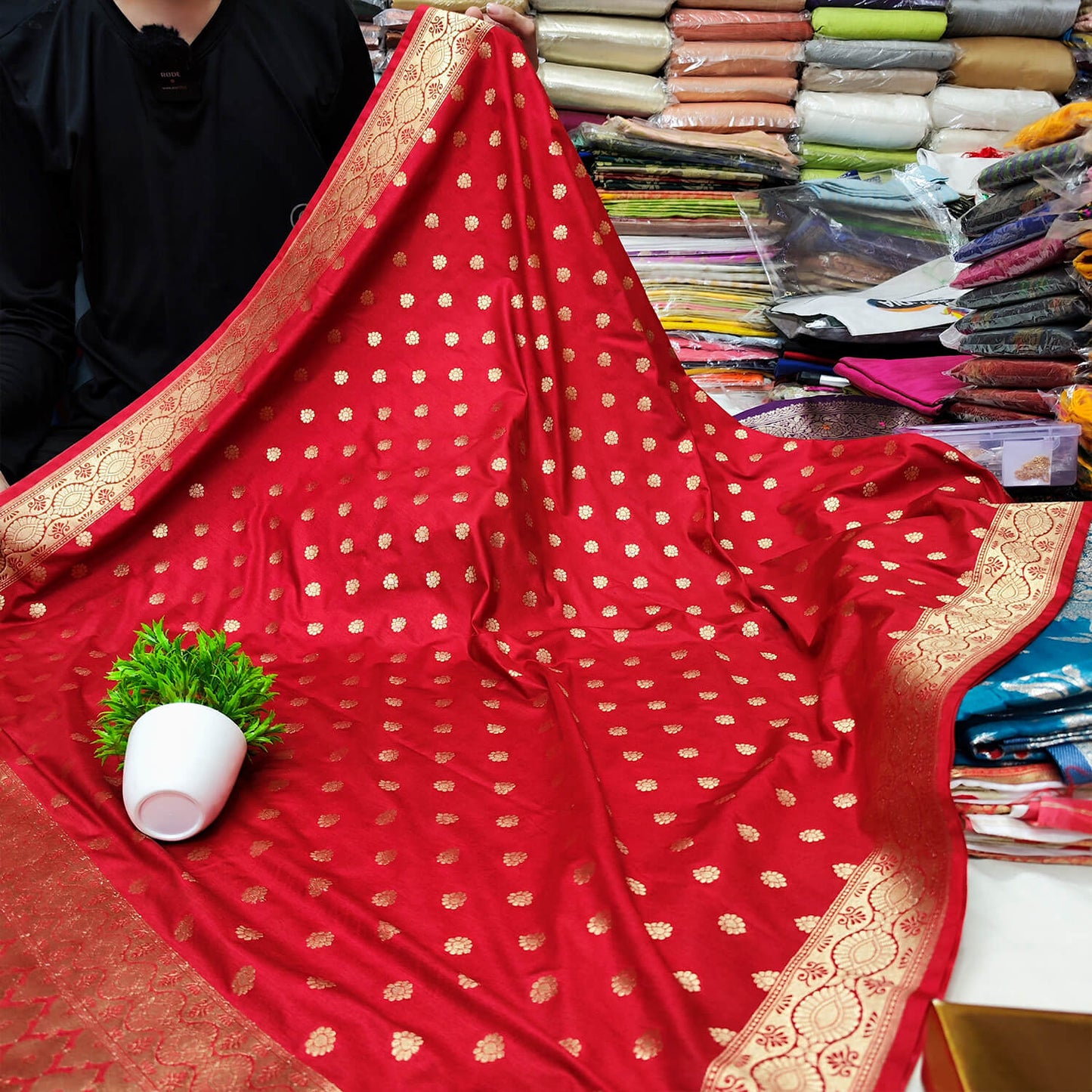 Silk Banarasi Handloom Saree - All over Kadua motifs With Meenakari