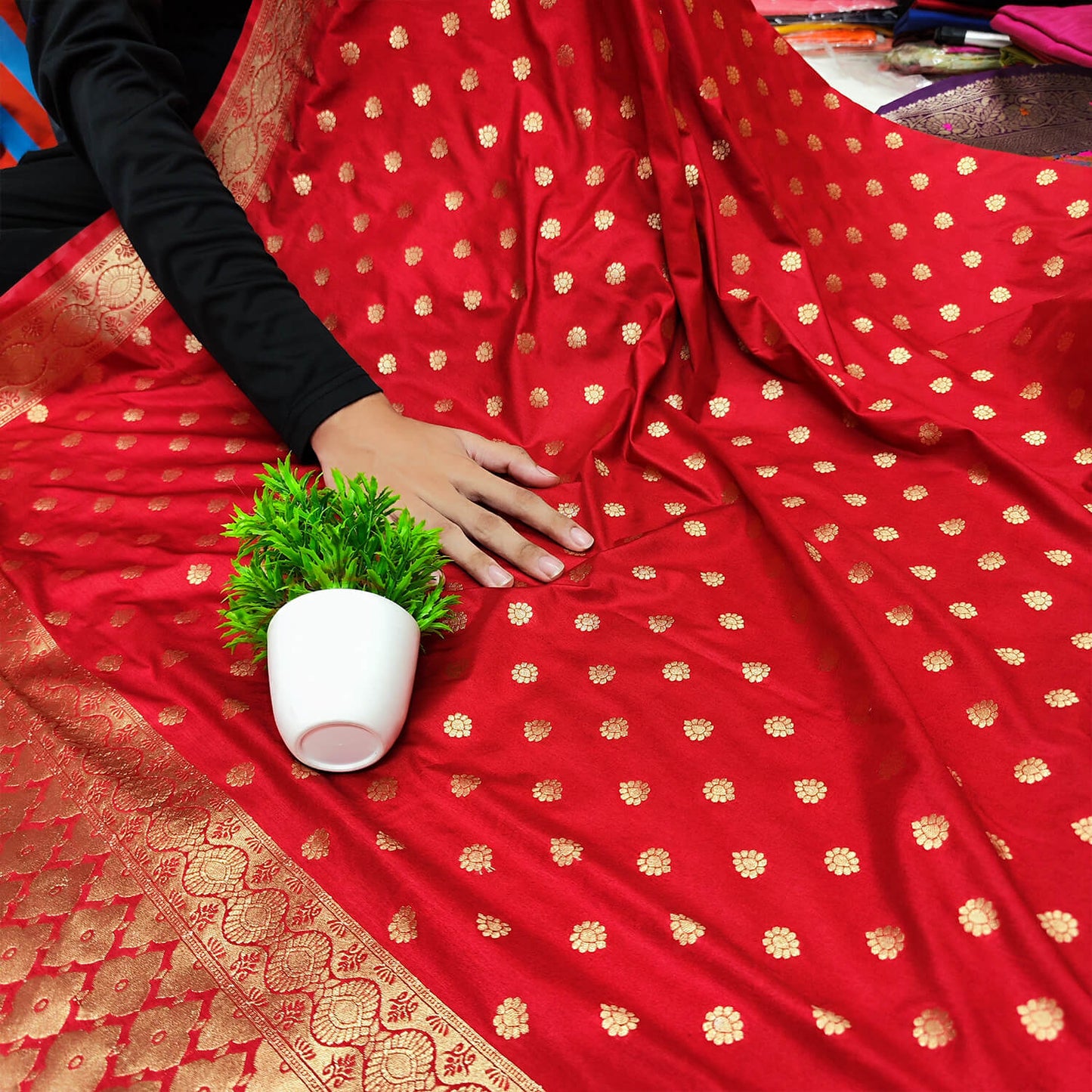 Silk Banarasi Handloom Saree - All over Kadua motifs With Meenakari