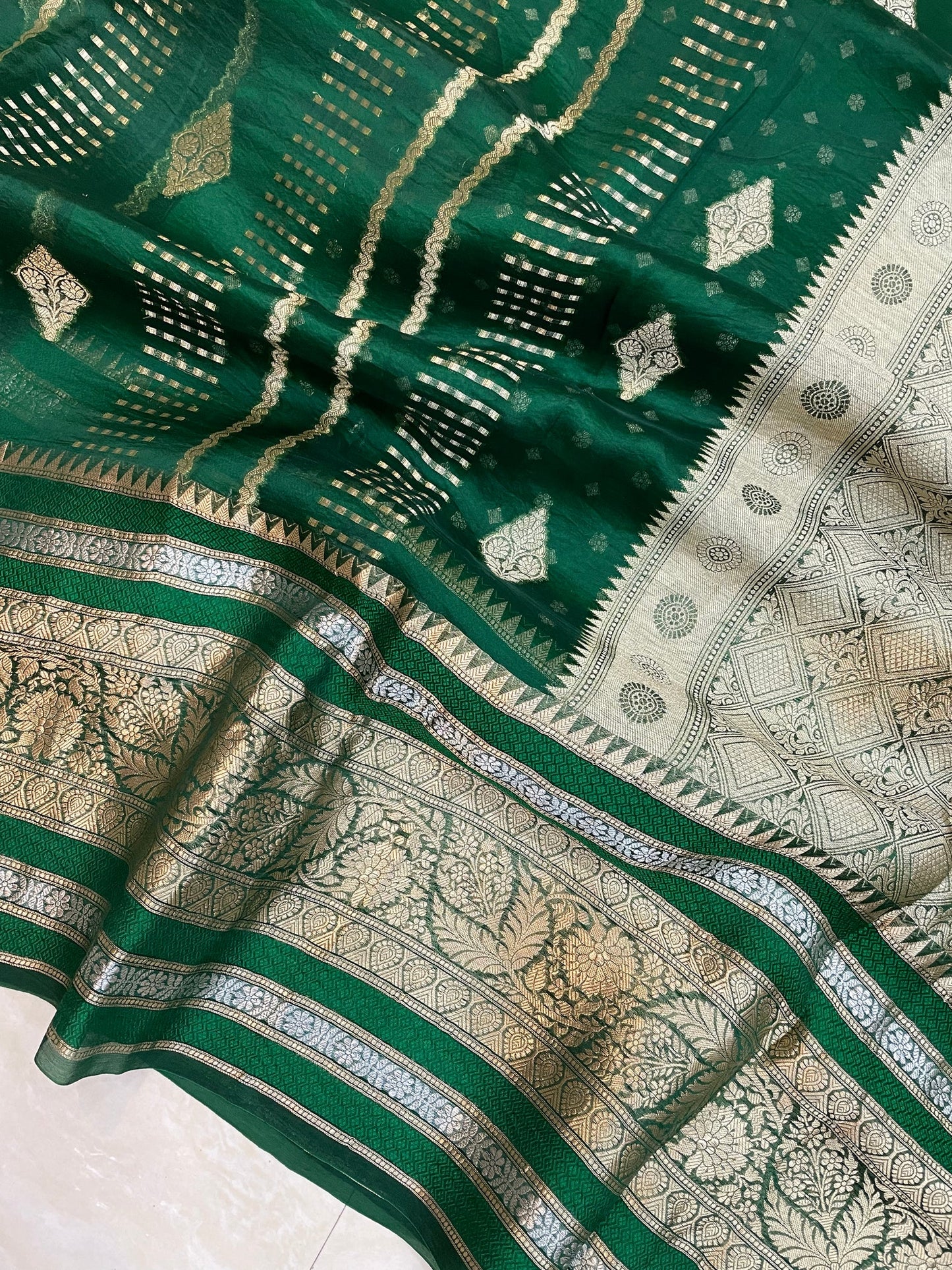 Pure Kora Handloom Banarasi Saree