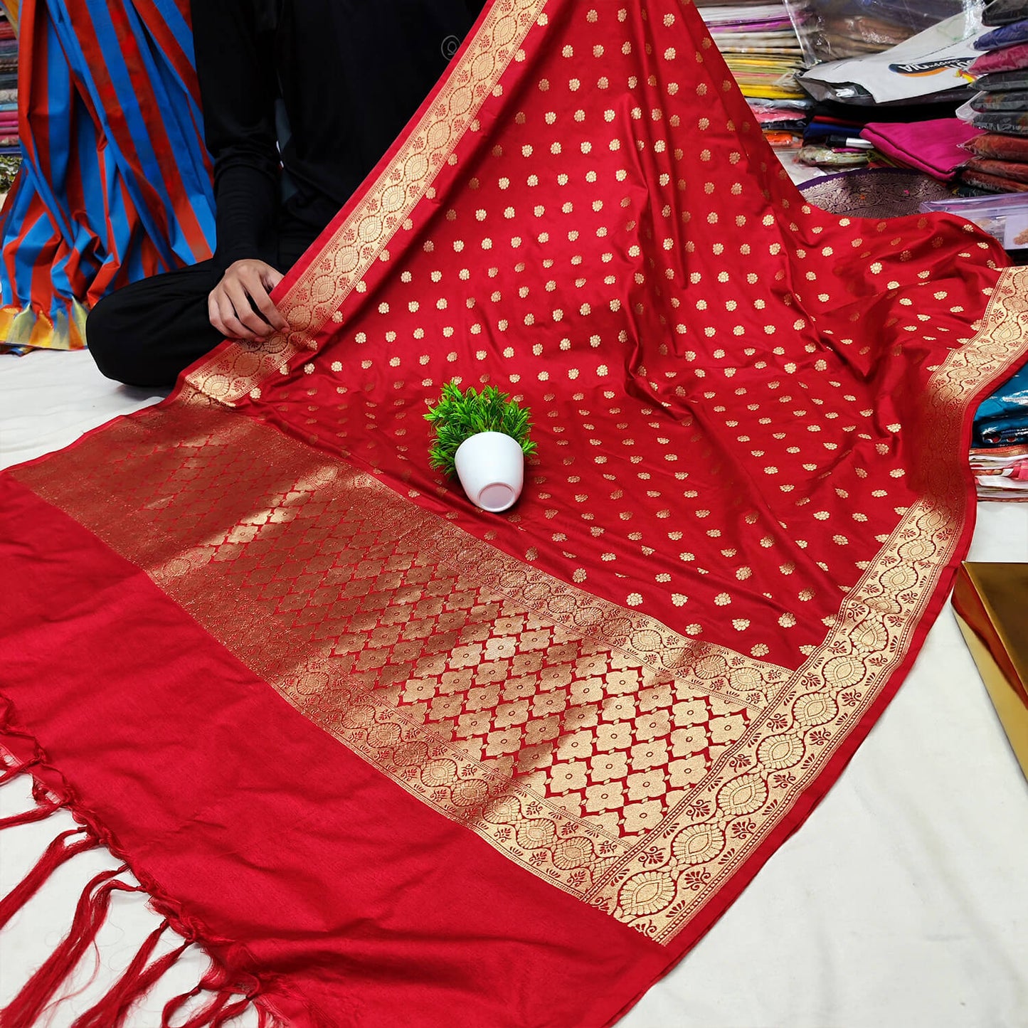 Silk Banarasi Handloom Saree - All over Kadua motifs With Meenakari